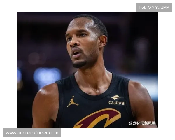 埃文·莫布里内线封盖提升防守强度，季后赛防守效率明显拉开差距