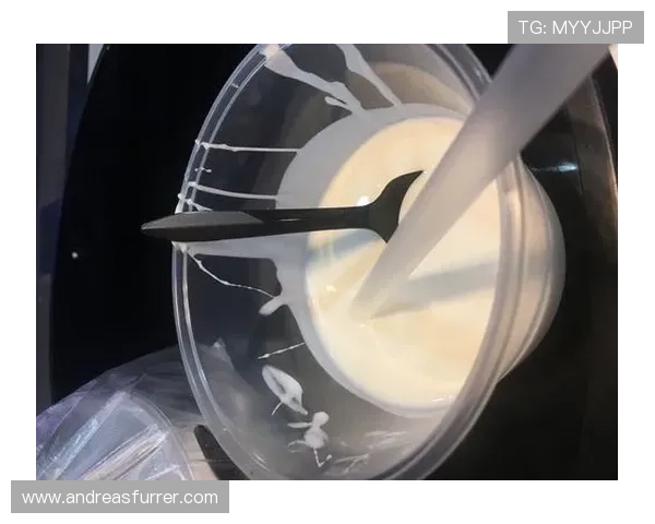 扎克拉文家的冰箱里塞满了蛋白粉，连饮料都喝零卡的